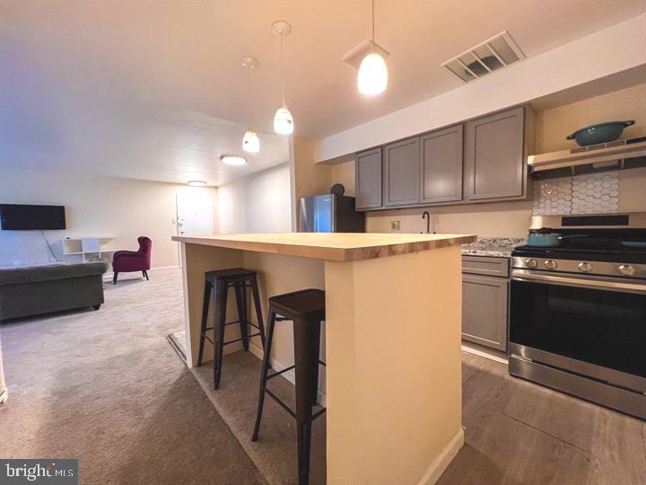 Beautifully renovated positive cashflow earning property, perfect for an investor. Don't miss out on this stunning and profitable investment!