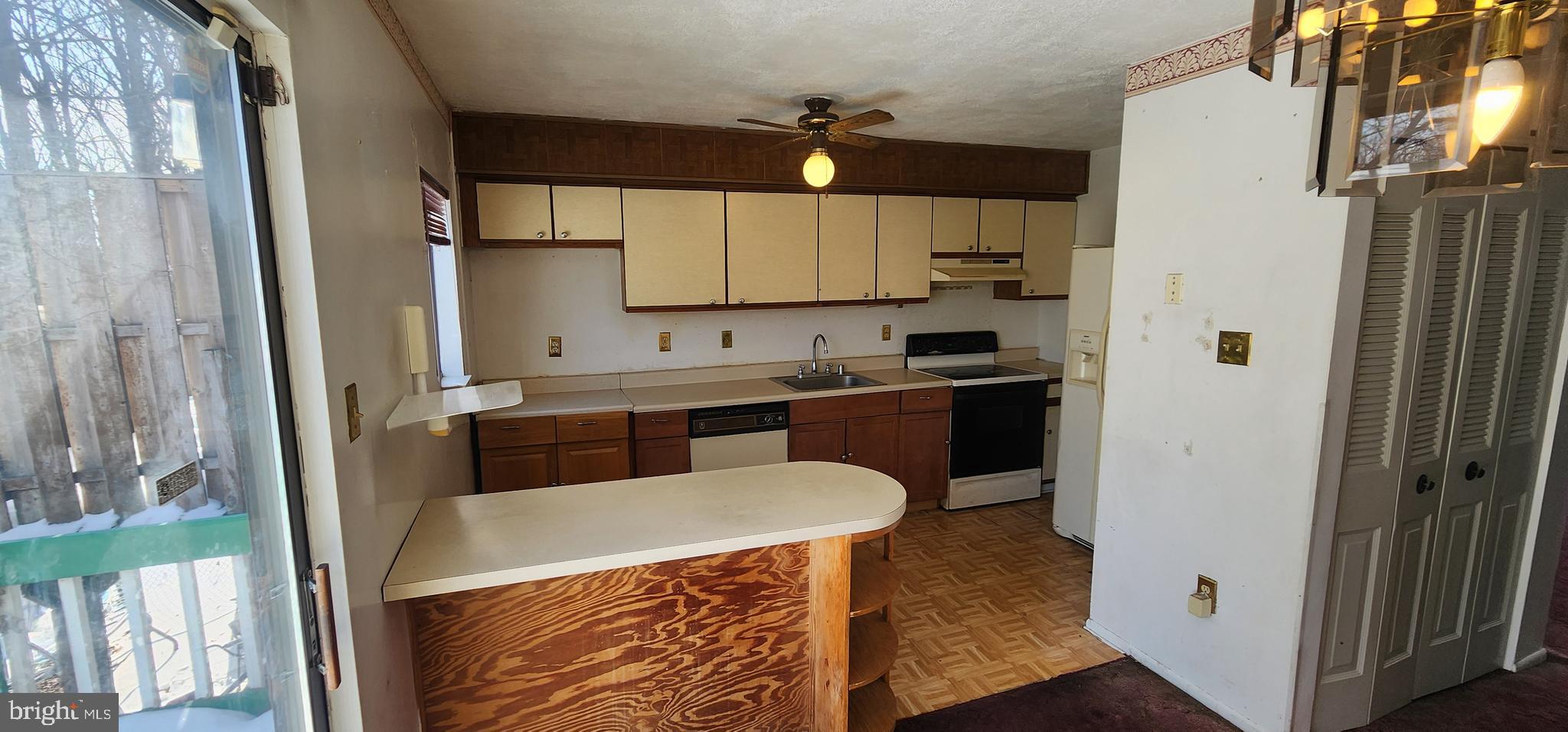 6553 WOODGREEN CIRCLE