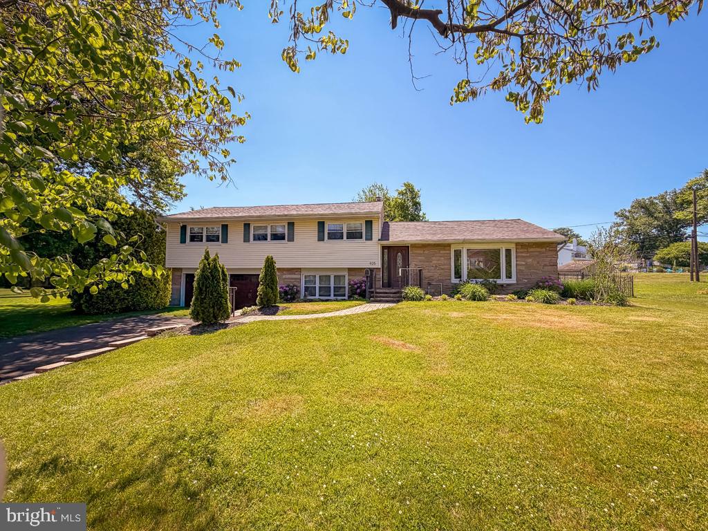 MAKEFIELD RD VILLA - Residential