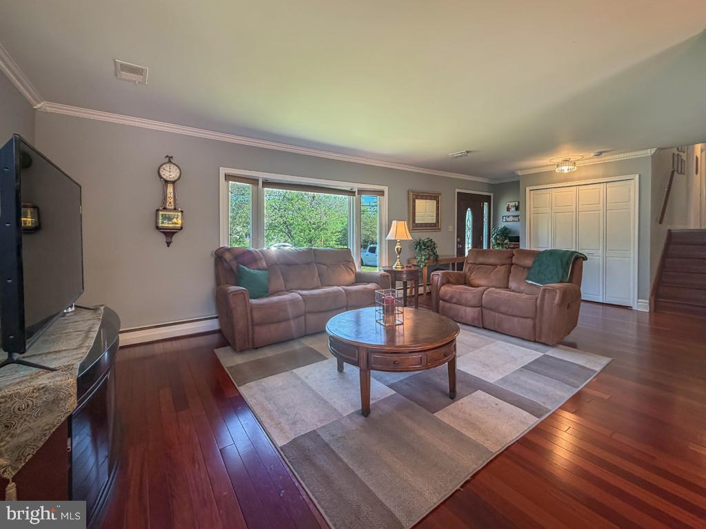 MAKEFIELD RD VILLA - Residential