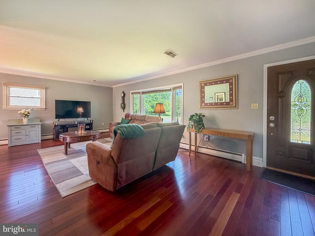 MAKEFIELD RD VILLA - Residential