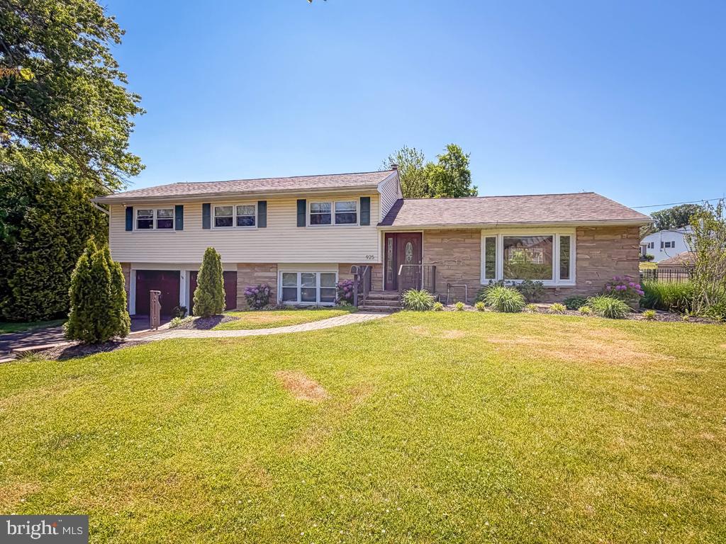 MAKEFIELD RD VILLA - Residential