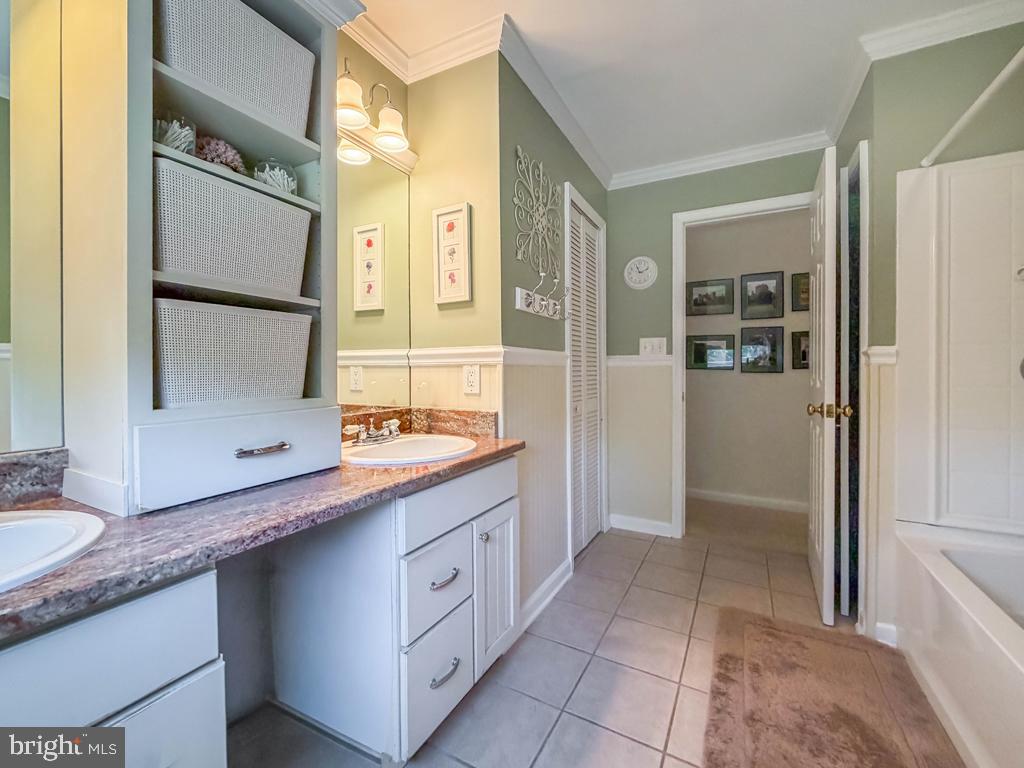 MAKEFIELD RD VILLA - Residential