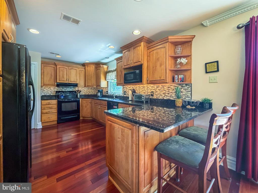 MAKEFIELD RD VILLA - Residential