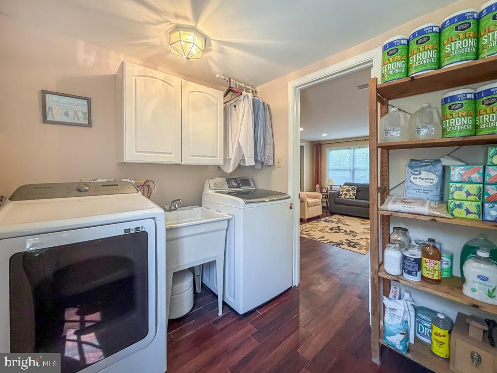 MAKEFIELD RD VILLA - Residential