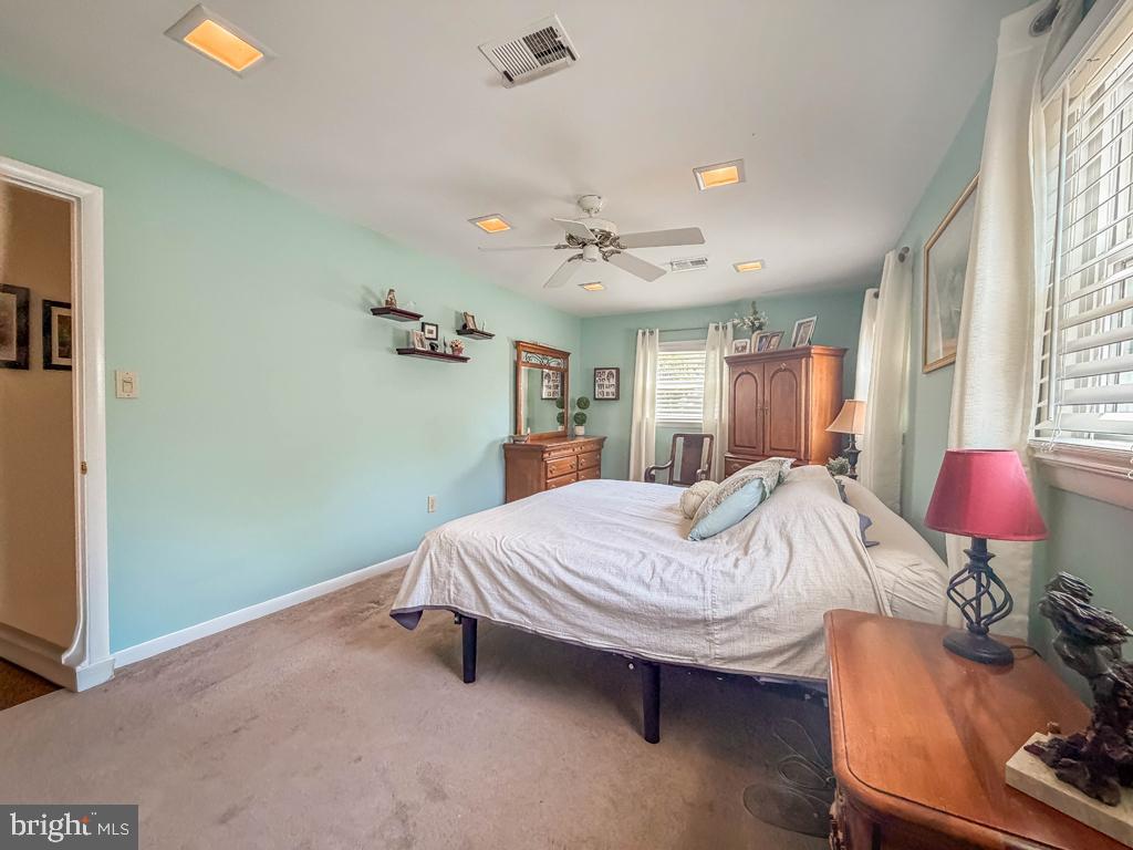 MAKEFIELD RD VILLA - Residential