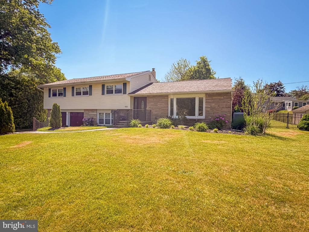 MAKEFIELD RD VILLA - Residential