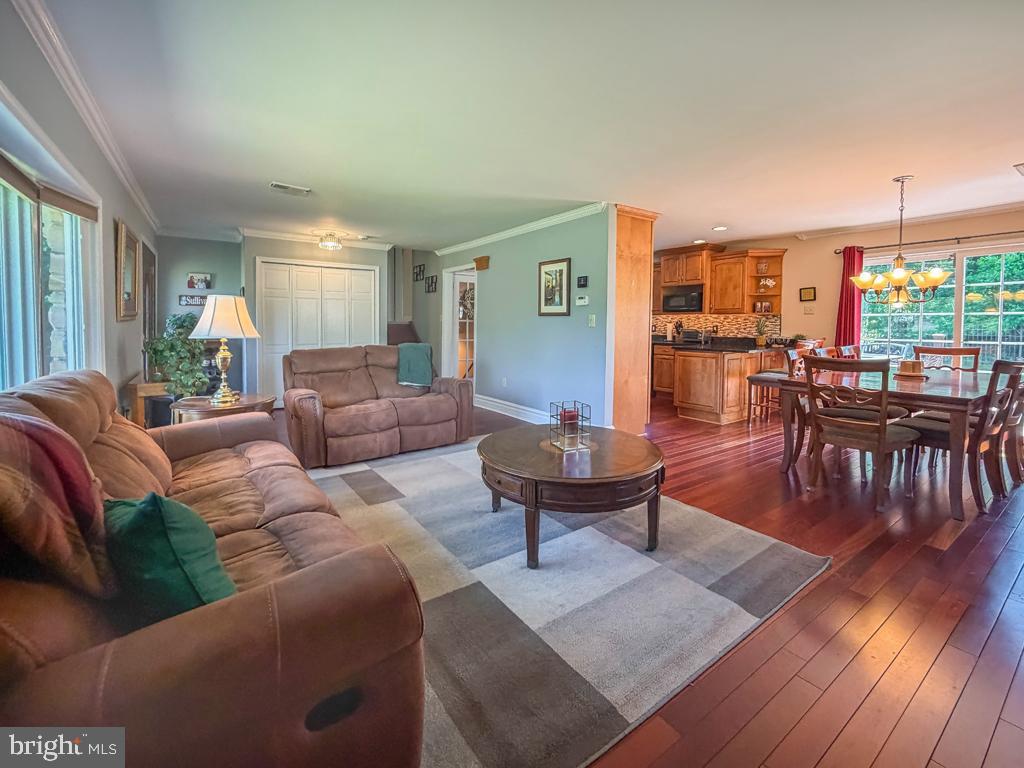 MAKEFIELD RD VILLA - Residential