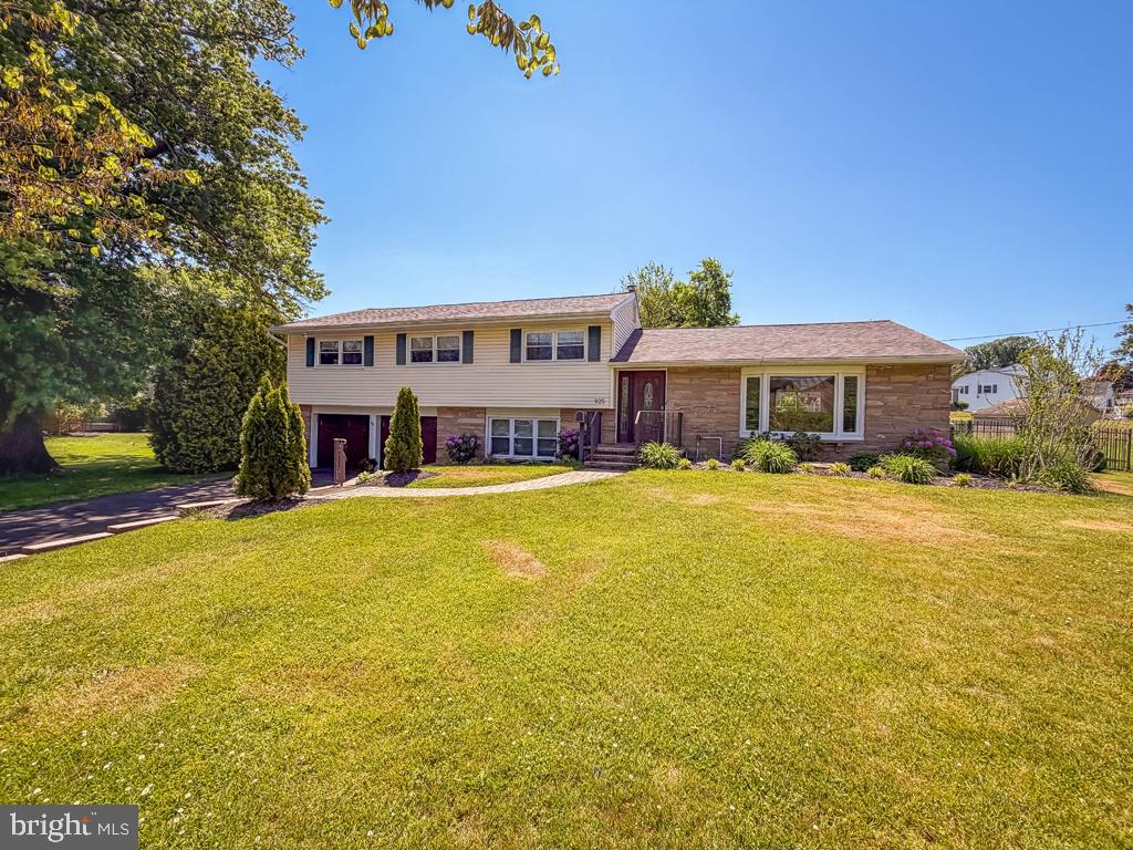MAKEFIELD RD VILLA - Residential