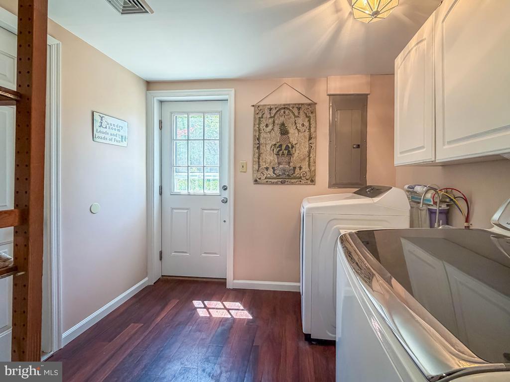 MAKEFIELD RD VILLA - Residential