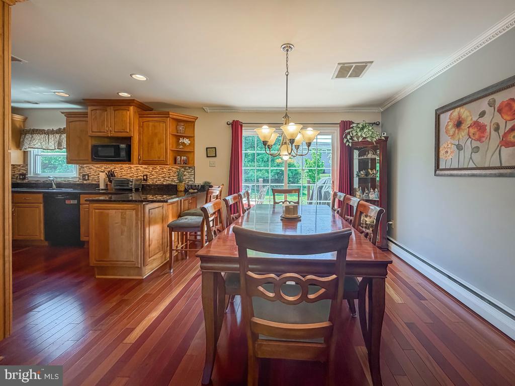 MAKEFIELD RD VILLA - Residential