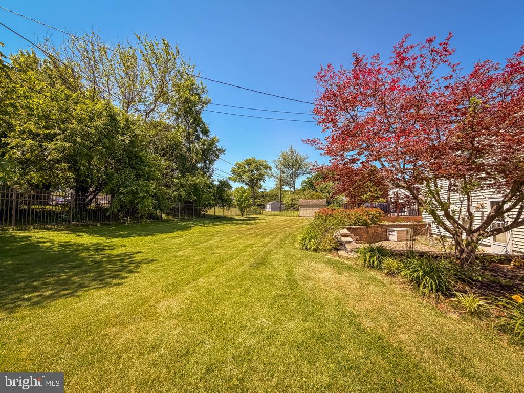 MAKEFIELD RD VILLA - Residential