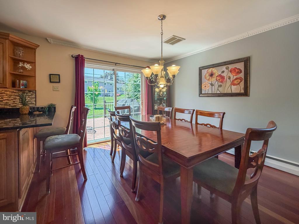 MAKEFIELD RD VILLA - Residential