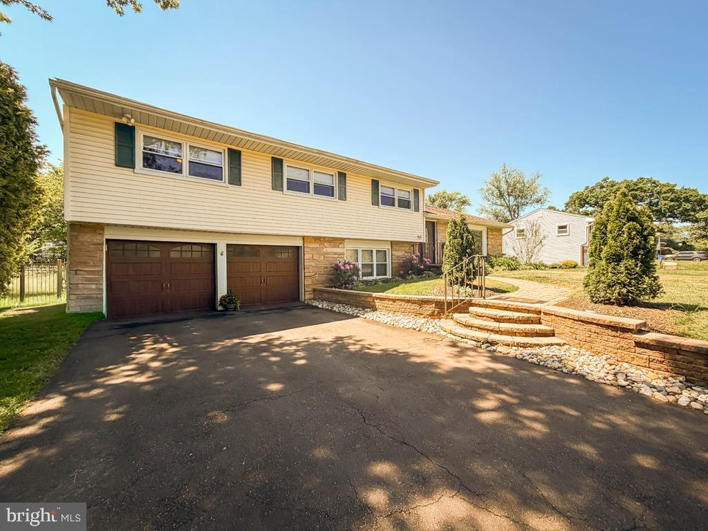MAKEFIELD RD VILLA - Residential