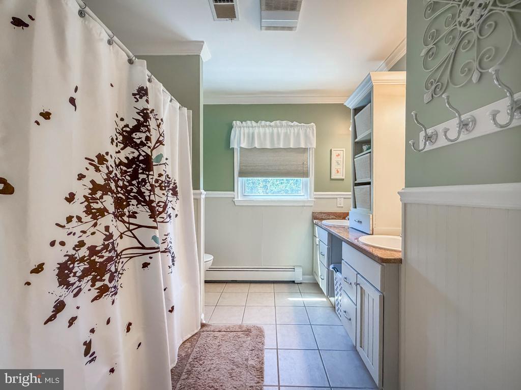 MAKEFIELD RD VILLA - Residential