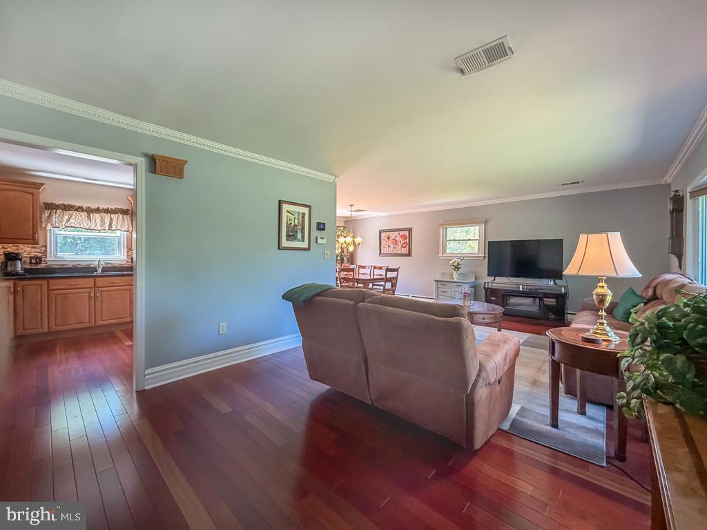 MAKEFIELD RD VILLA - Residential