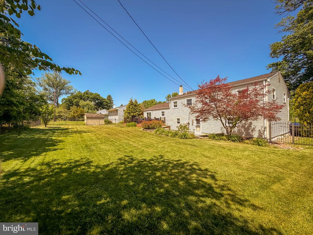 MAKEFIELD RD VILLA - Residential