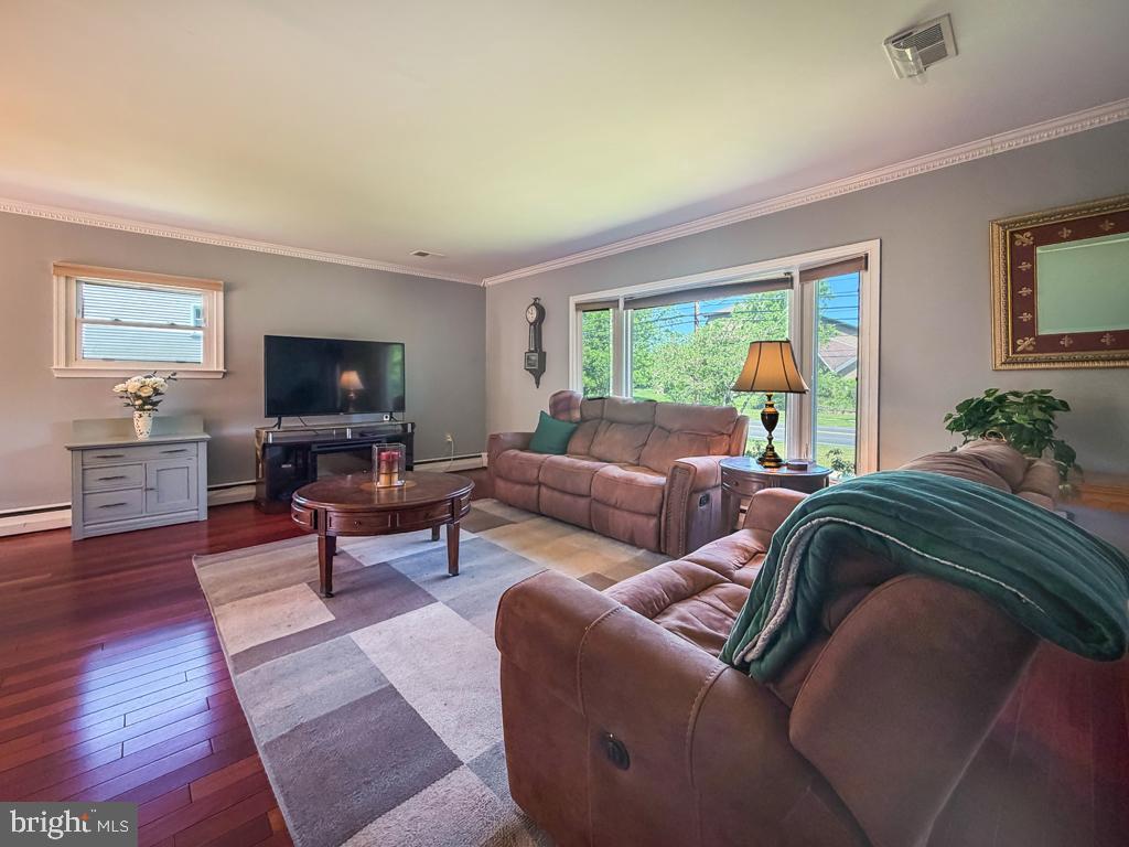 MAKEFIELD RD VILLA - Residential