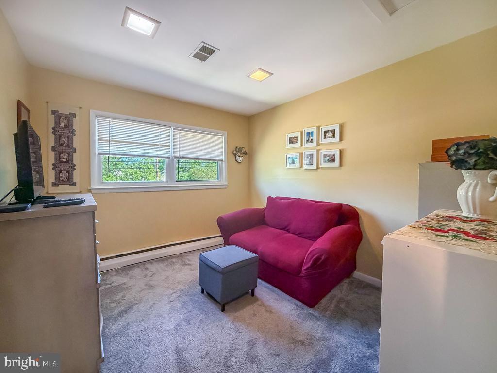 MAKEFIELD RD VILLA - Residential