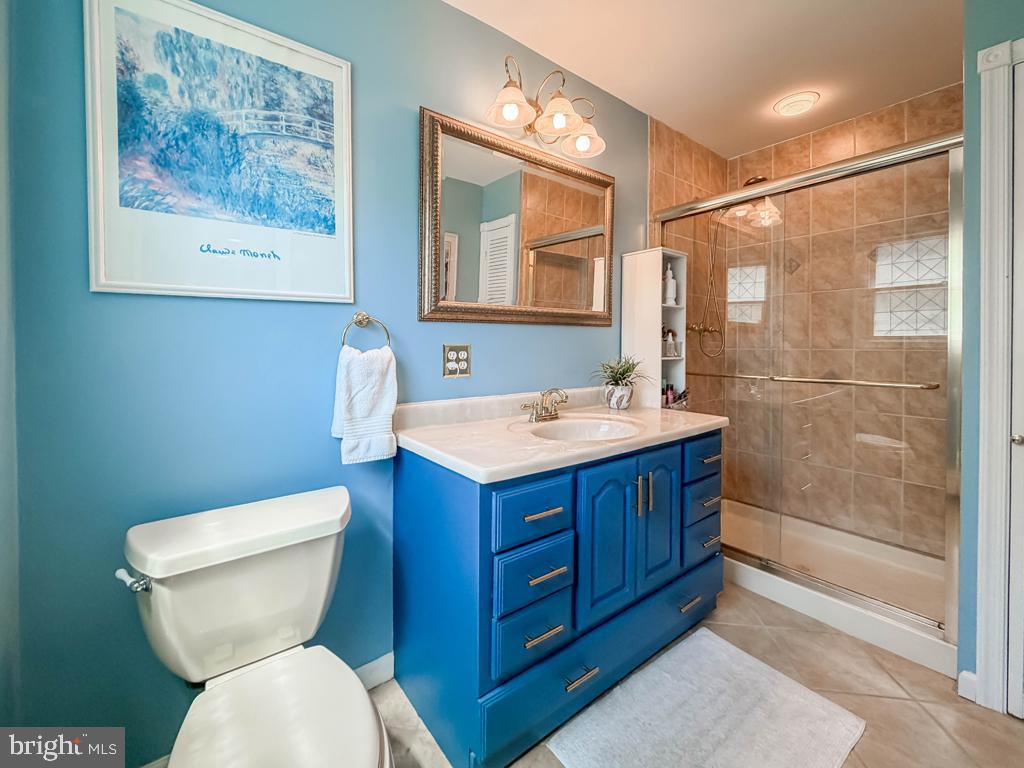 MAKEFIELD RD VILLA - Residential