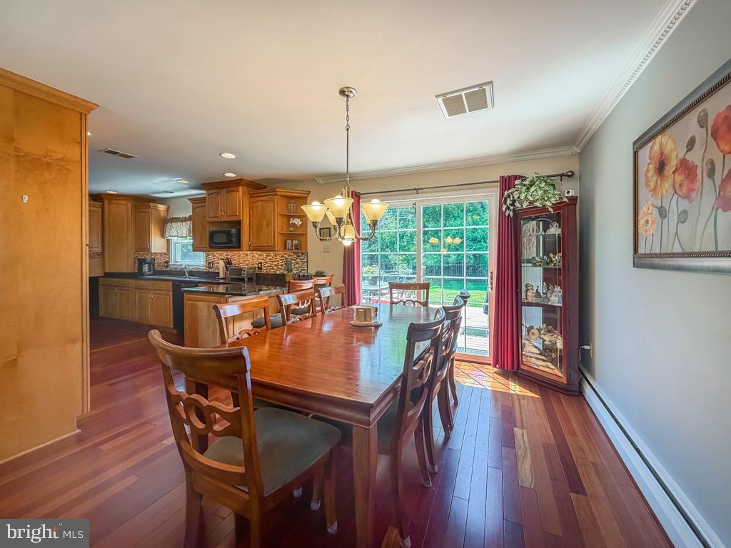 MAKEFIELD RD VILLA - Residential