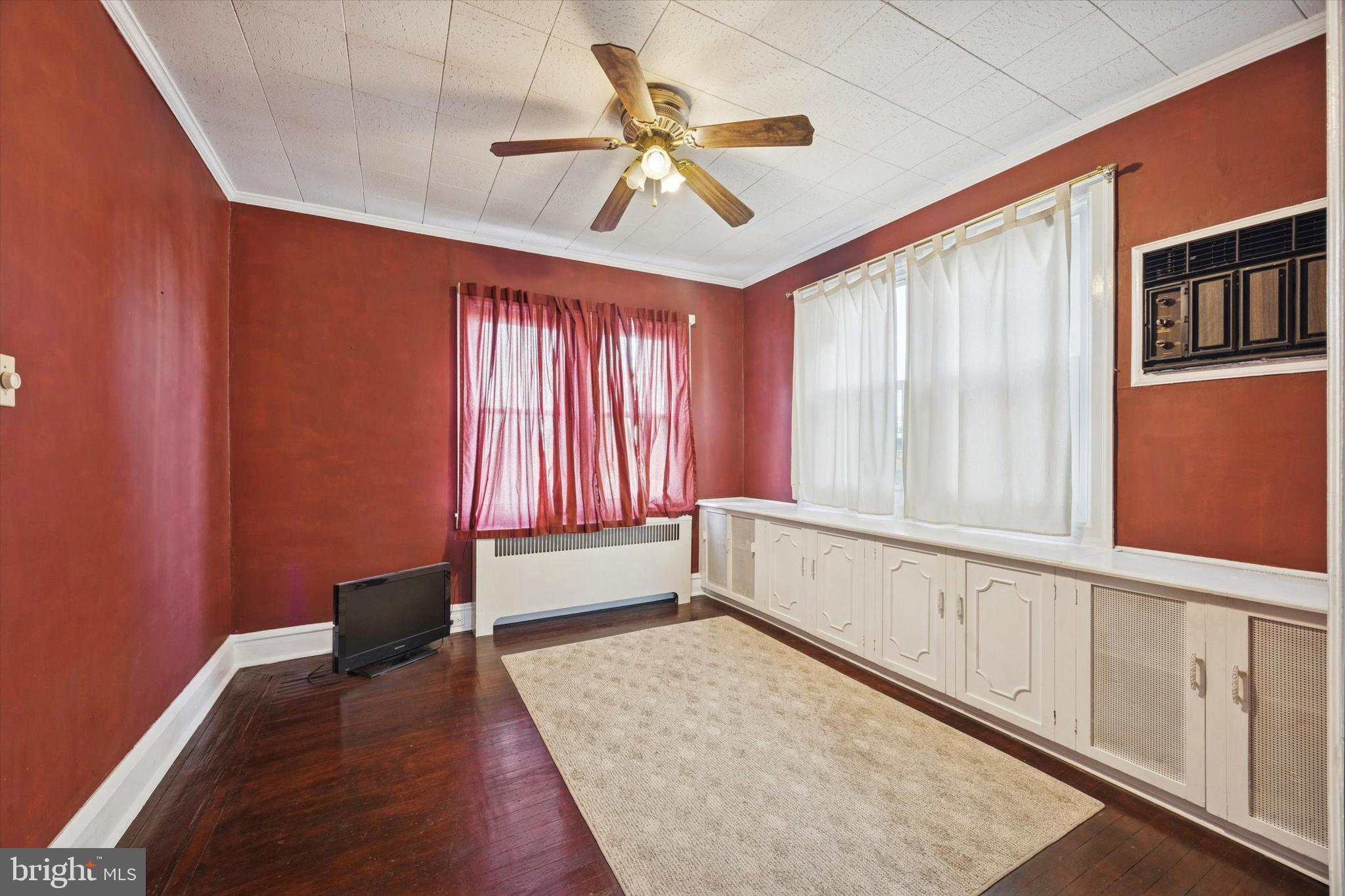 1114 ROOSEVELT DRIVE