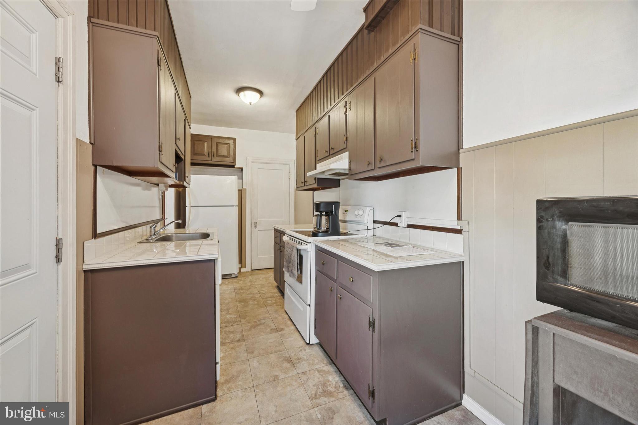 1114 ROOSEVELT DRIVE