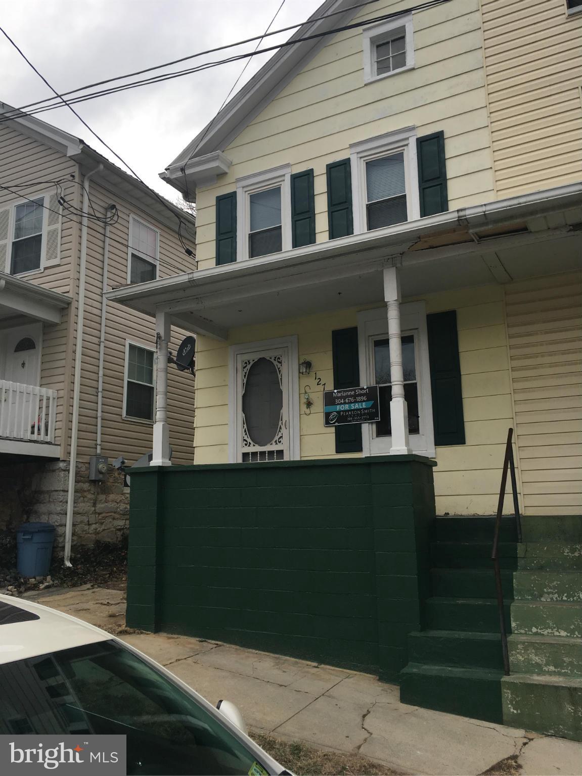 Move in Ready... 1/2 Duplex on a quiet street in town. 3bedroom 1.5Bath walking distance to downtown, large attic and basement. Hardwood floors,fenced in backyard with a Shed for storage. Fill out an application for this rental before it gets away.