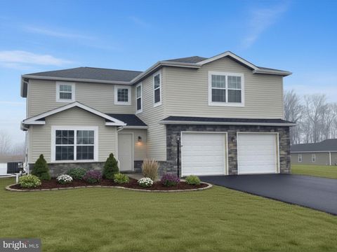 Homes For Sale - 305 Jasmine Drive<br/> LEBANON, PA 17042