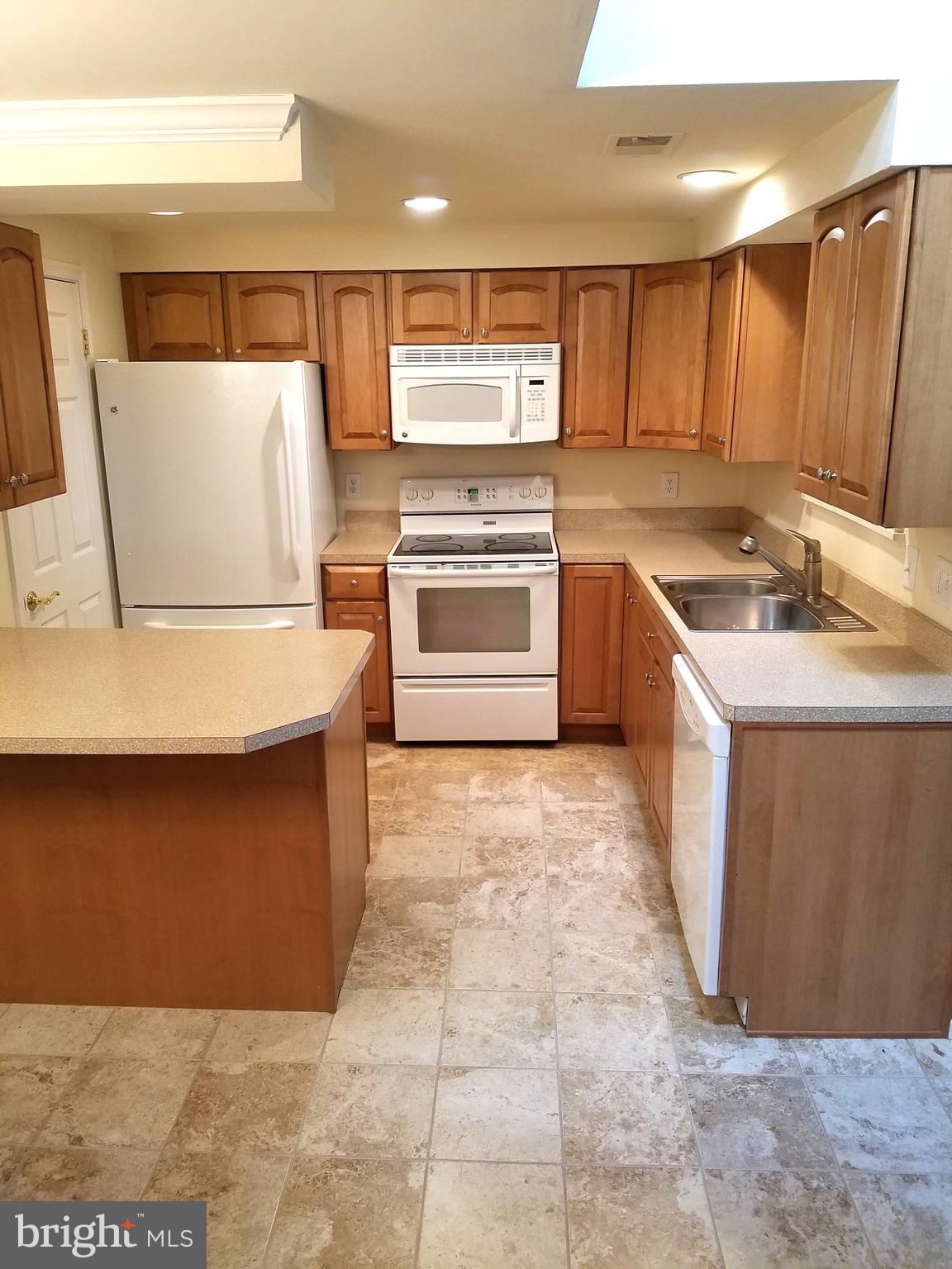 HAMPTON HOUSE - Residential Lease