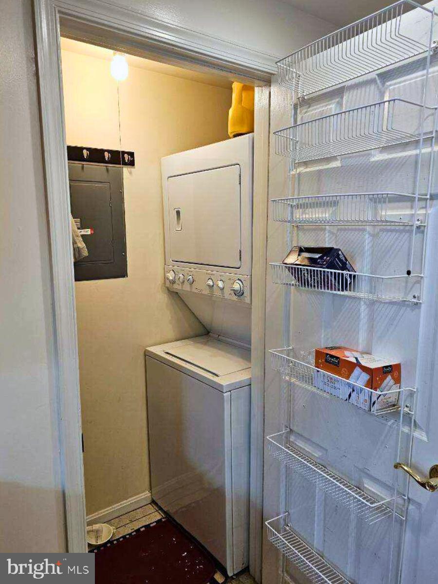 HAMPTON HOUSE - Residential Lease