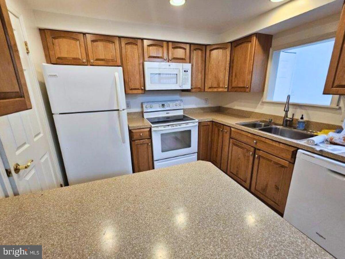 HAMPTON HOUSE - Residential Lease