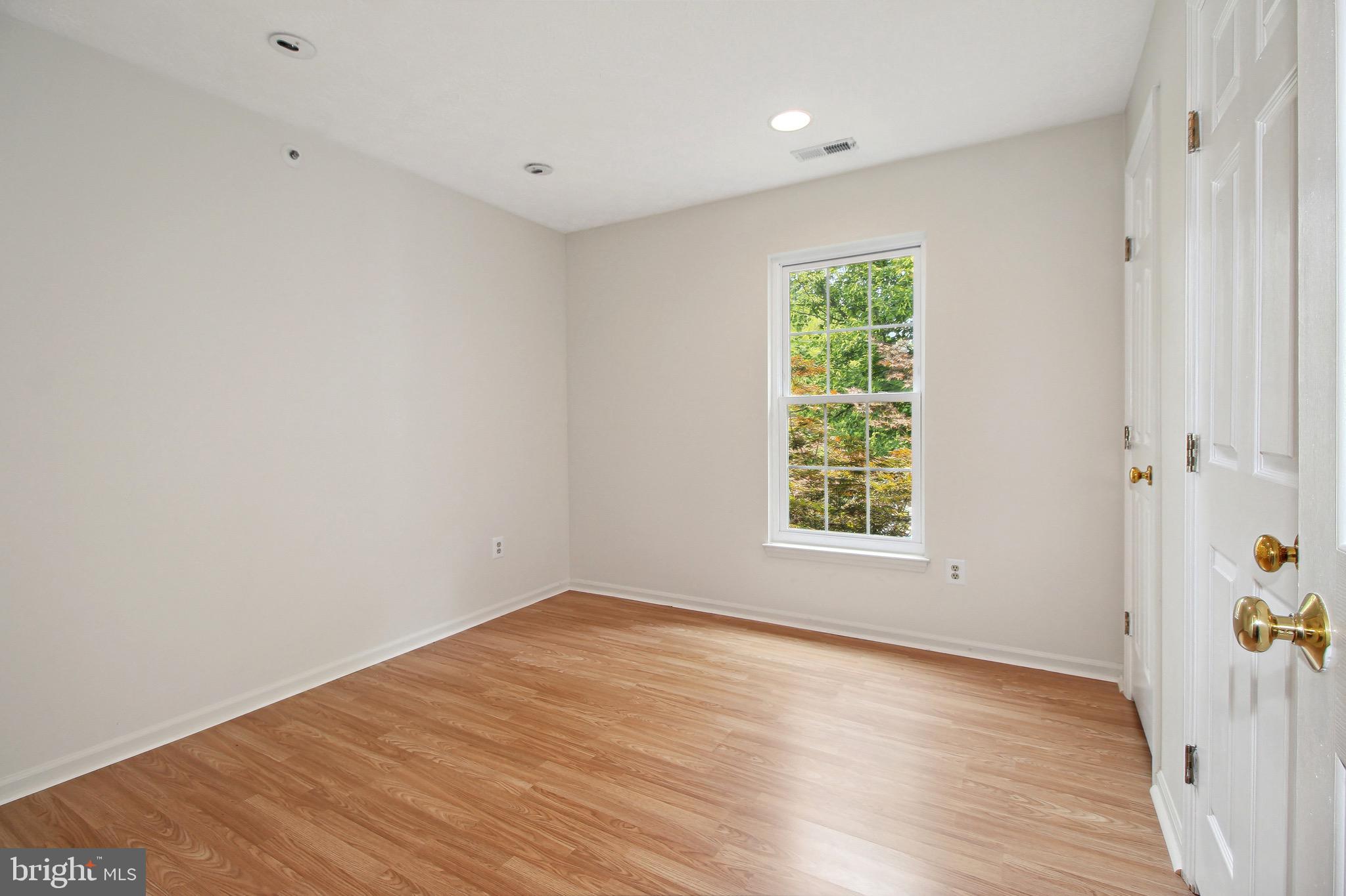 BEDFORD COMMONS - Residential Lease