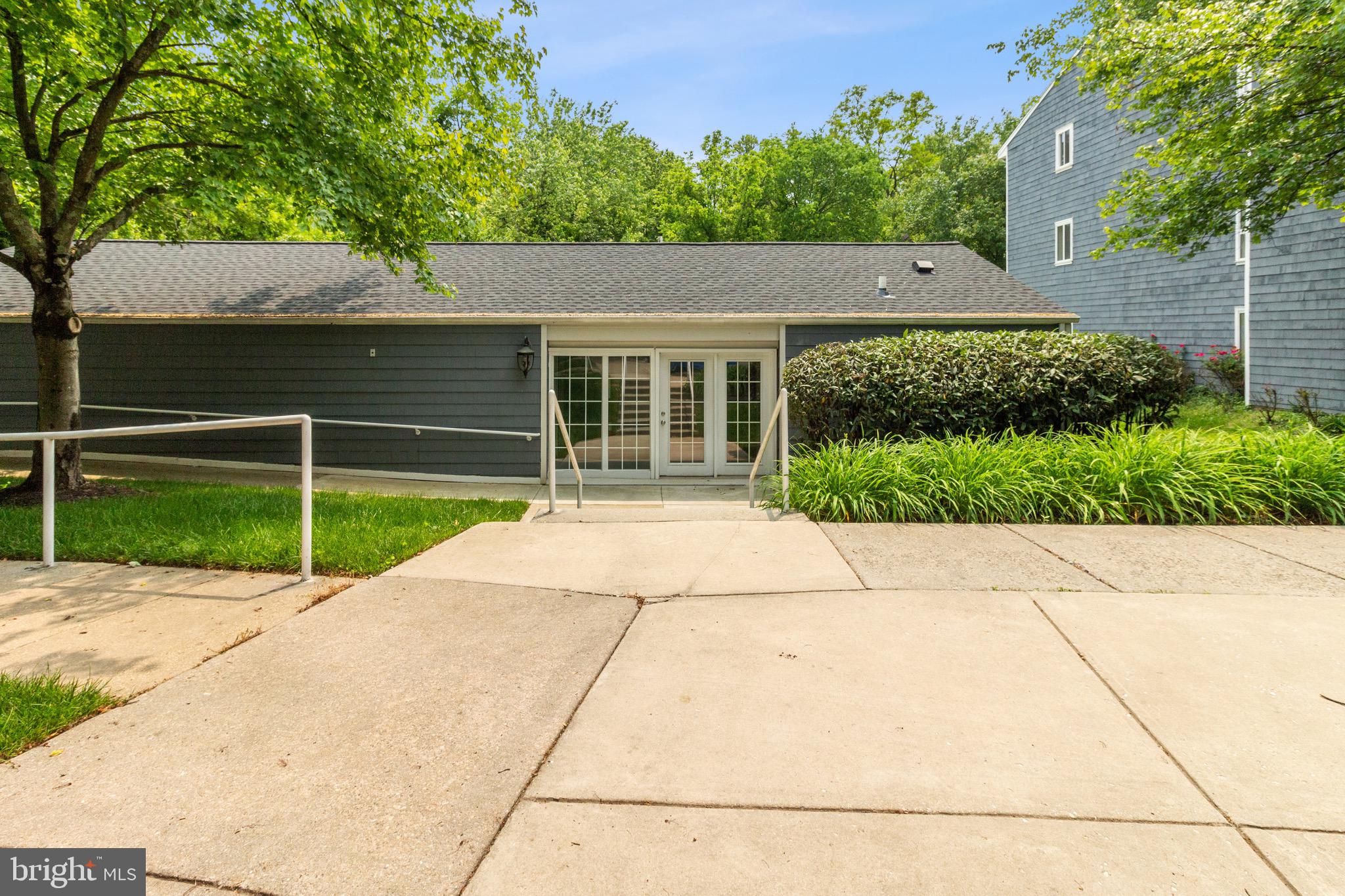 BEDFORD COMMONS - Residential Lease