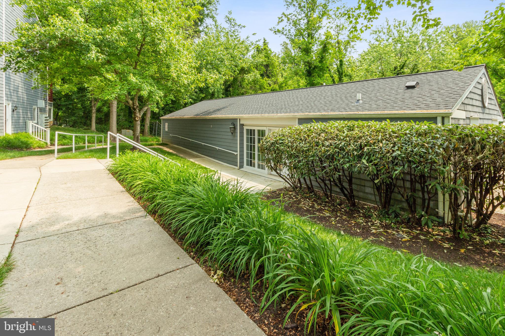 BEDFORD COMMONS - Residential Lease