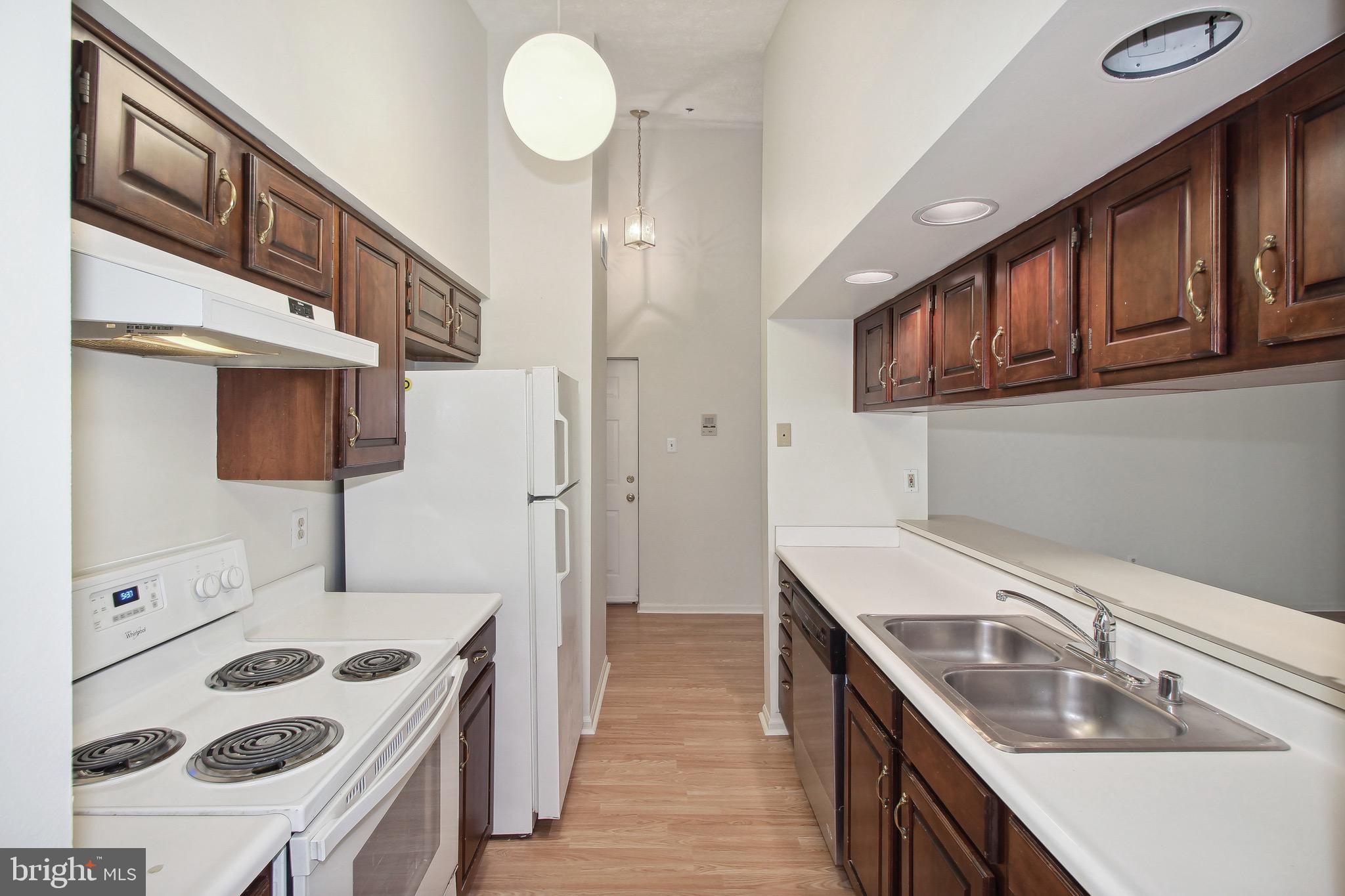 BEDFORD COMMONS - Residential Lease