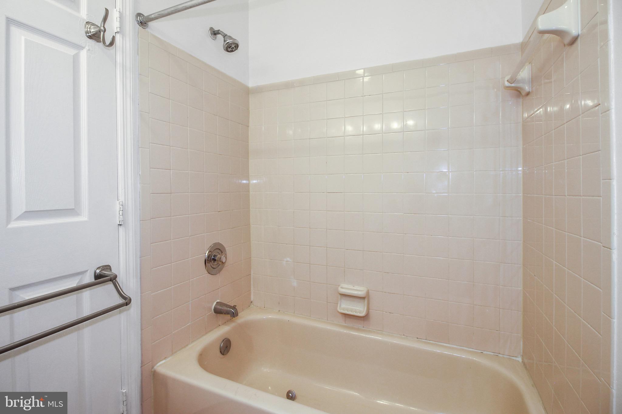 BEDFORD COMMONS - Residential Lease