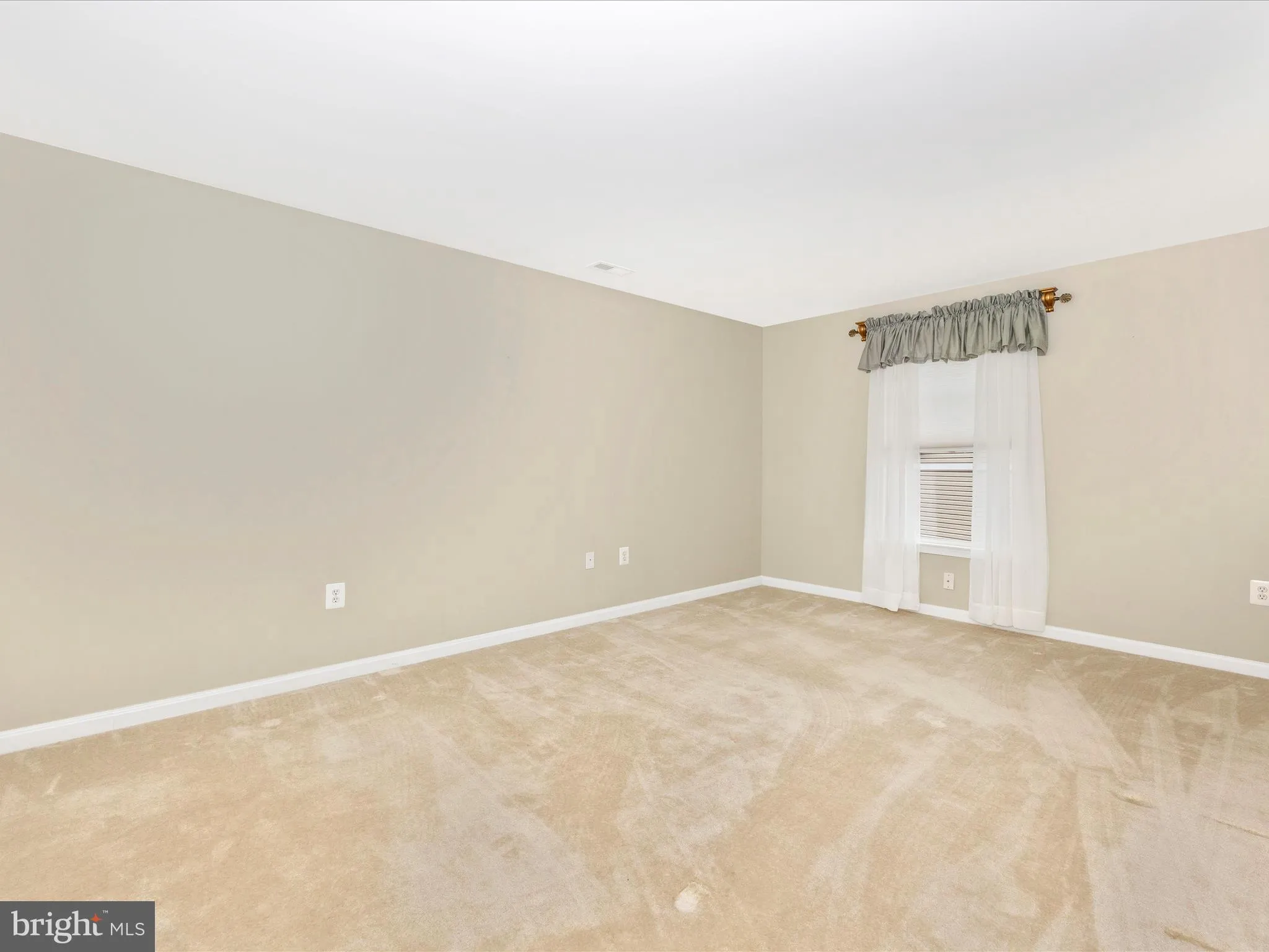 Mount Airy, Maryland 21771, United States, 2 Bedrooms Bedrooms, ,3 BathroomsBathrooms,Residential,Pending,11906