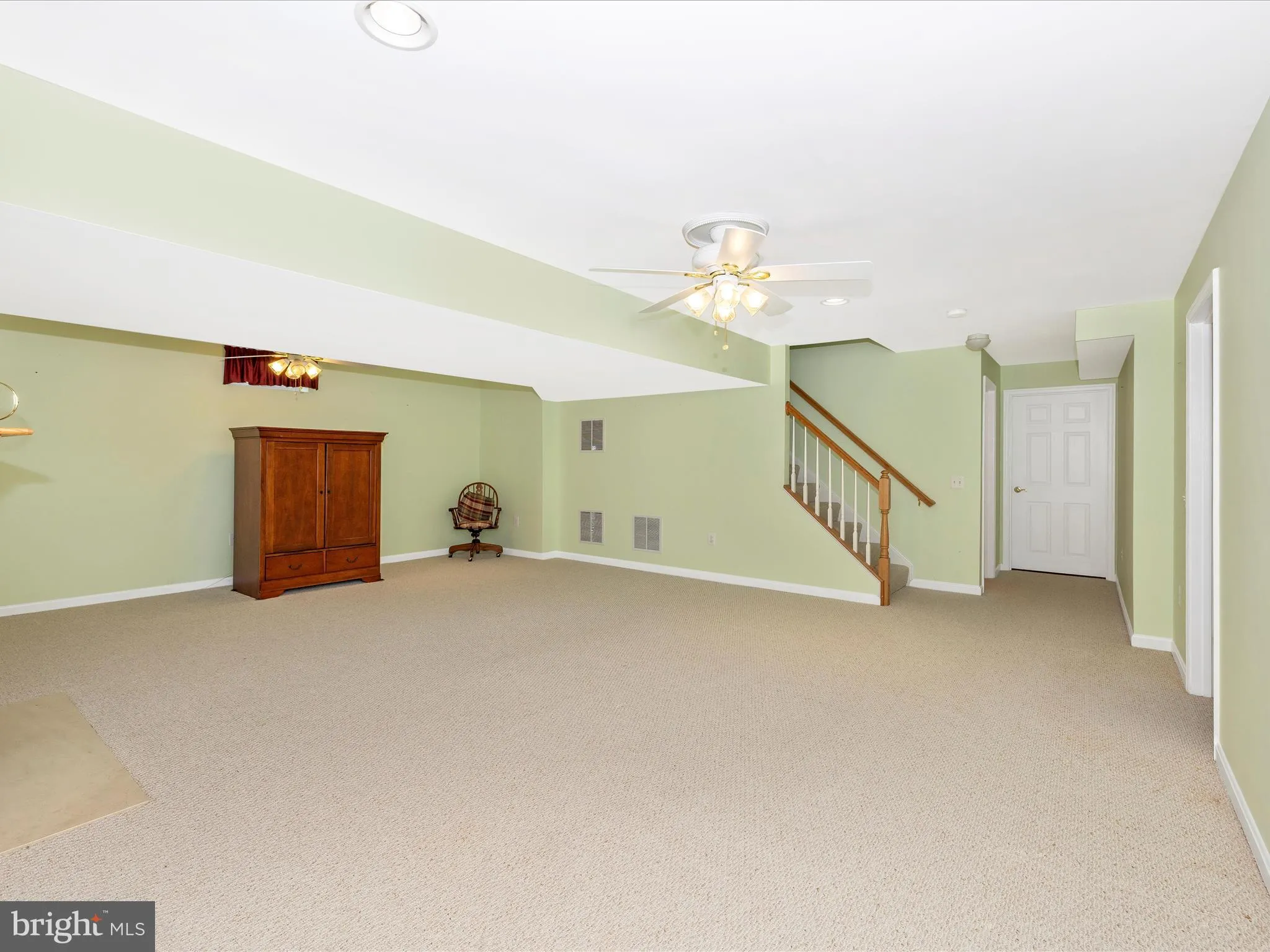 Mount Airy, Maryland 21771, United States, 2 Bedrooms Bedrooms, ,3 BathroomsBathrooms,Residential,Pending,11906