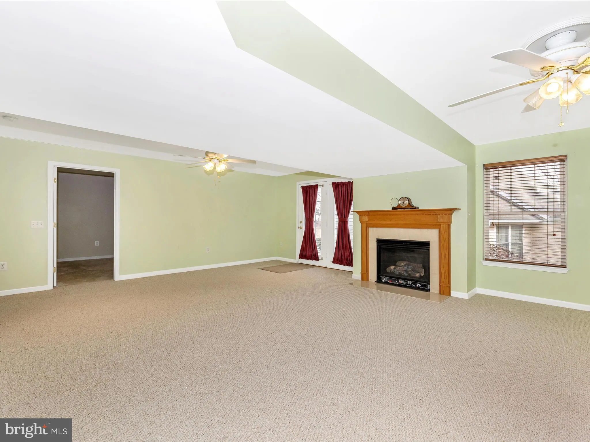 Mount Airy, Maryland 21771, United States, 2 Bedrooms Bedrooms, ,3 BathroomsBathrooms,Residential,Pending,11906