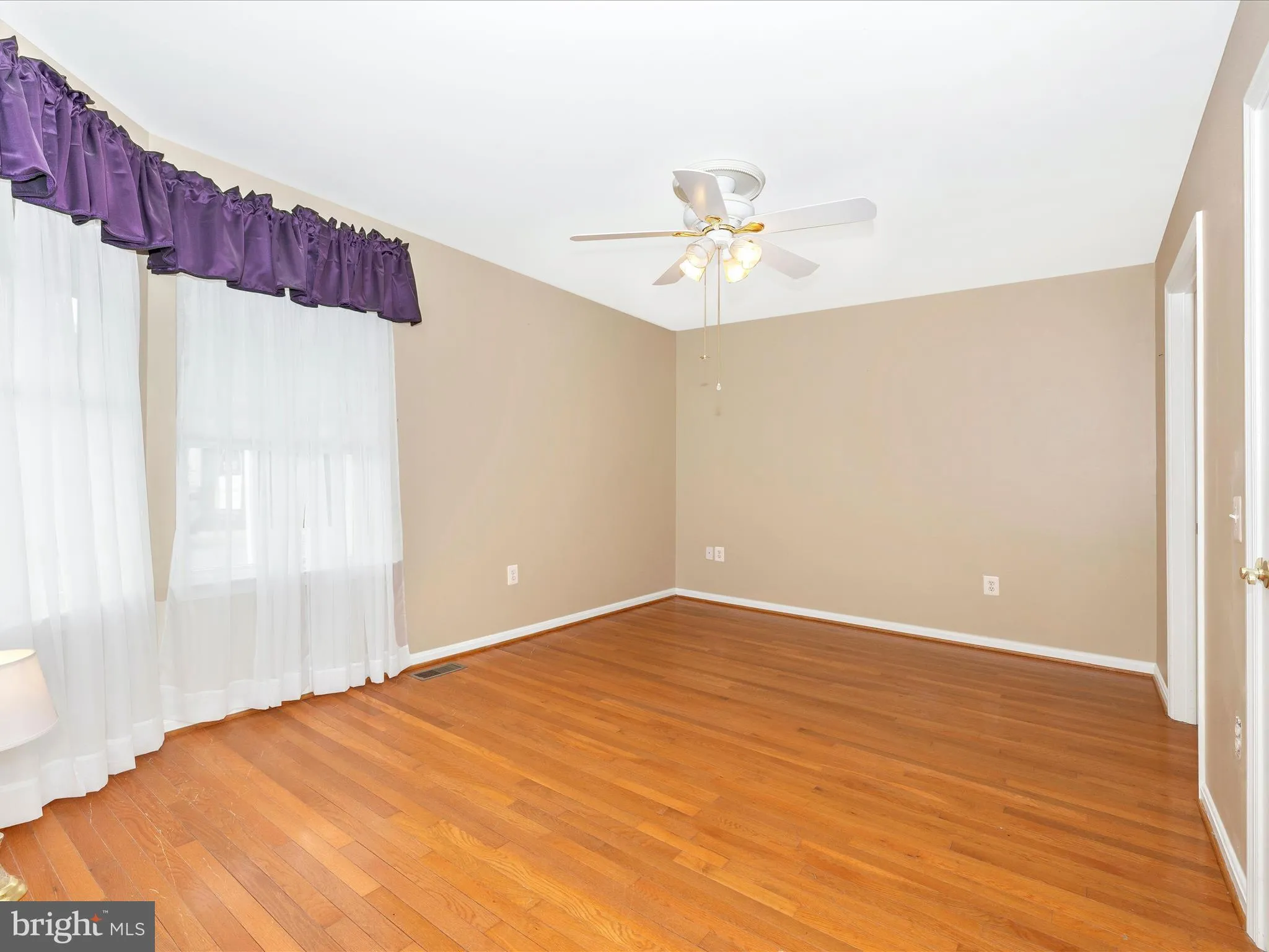 Mount Airy, Maryland 21771, United States, 2 Bedrooms Bedrooms, ,3 BathroomsBathrooms,Residential,Pending,11906