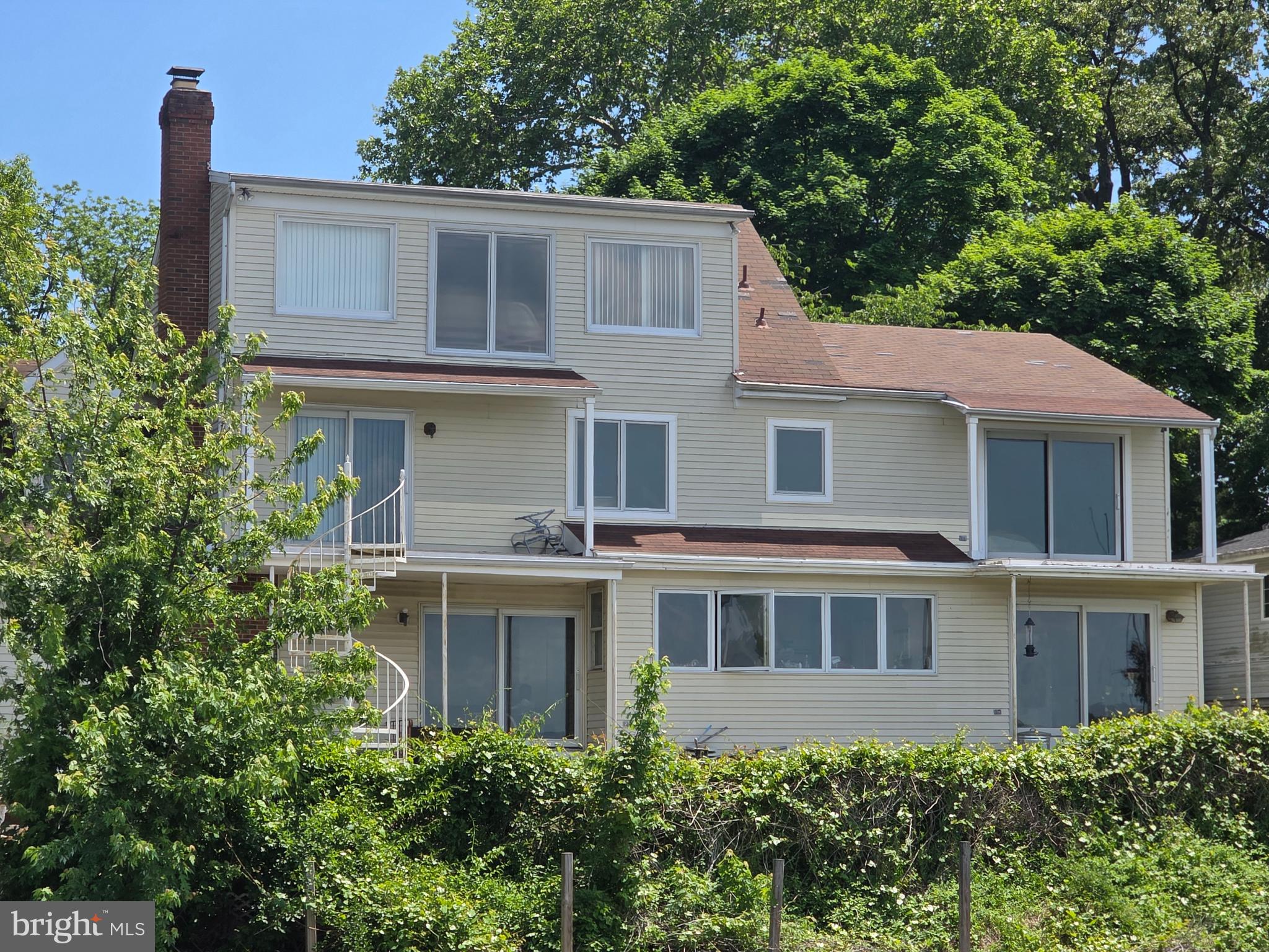 EDGEWATER BEACH - Residential
