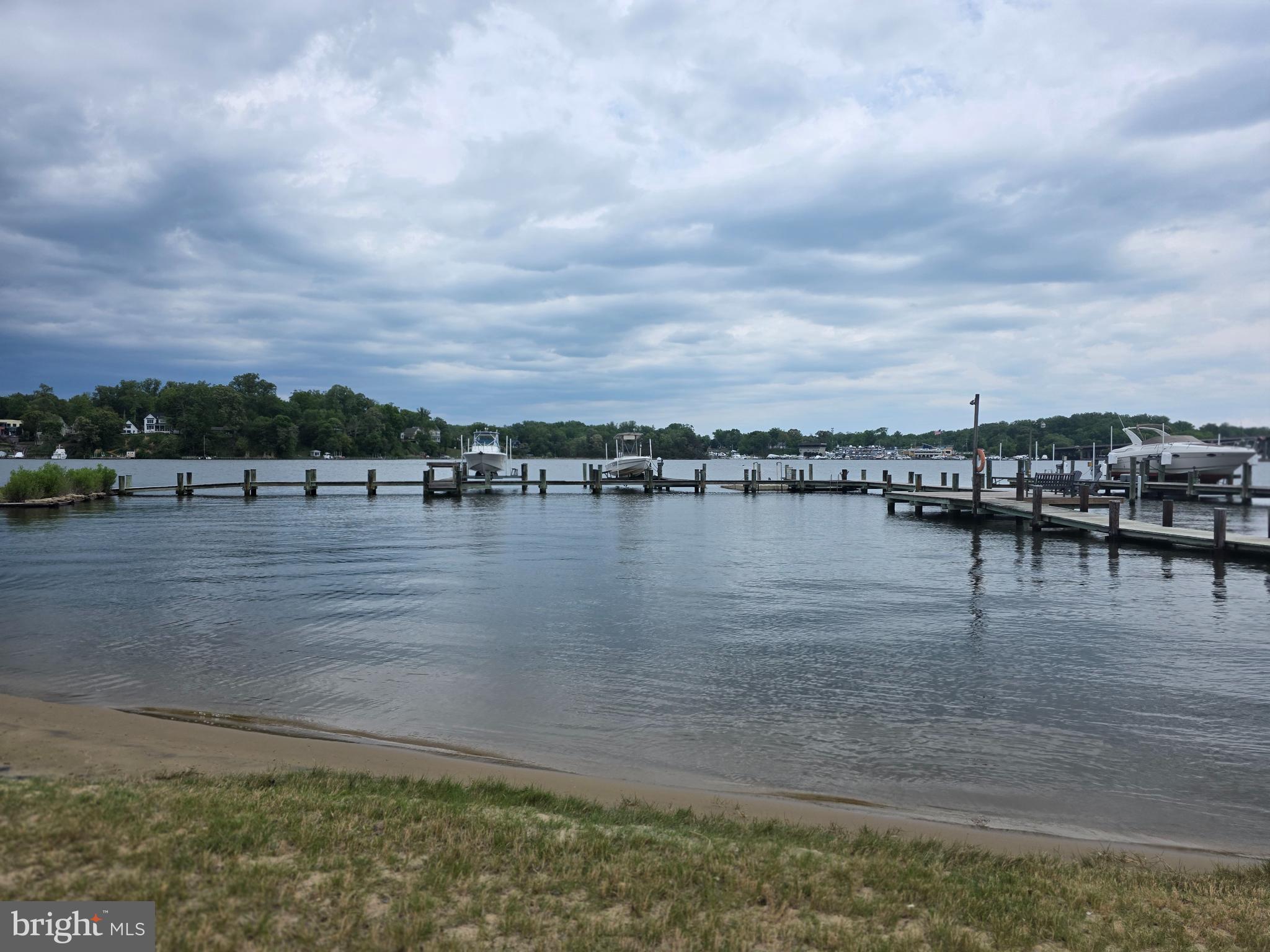 EDGEWATER BEACH - Residential