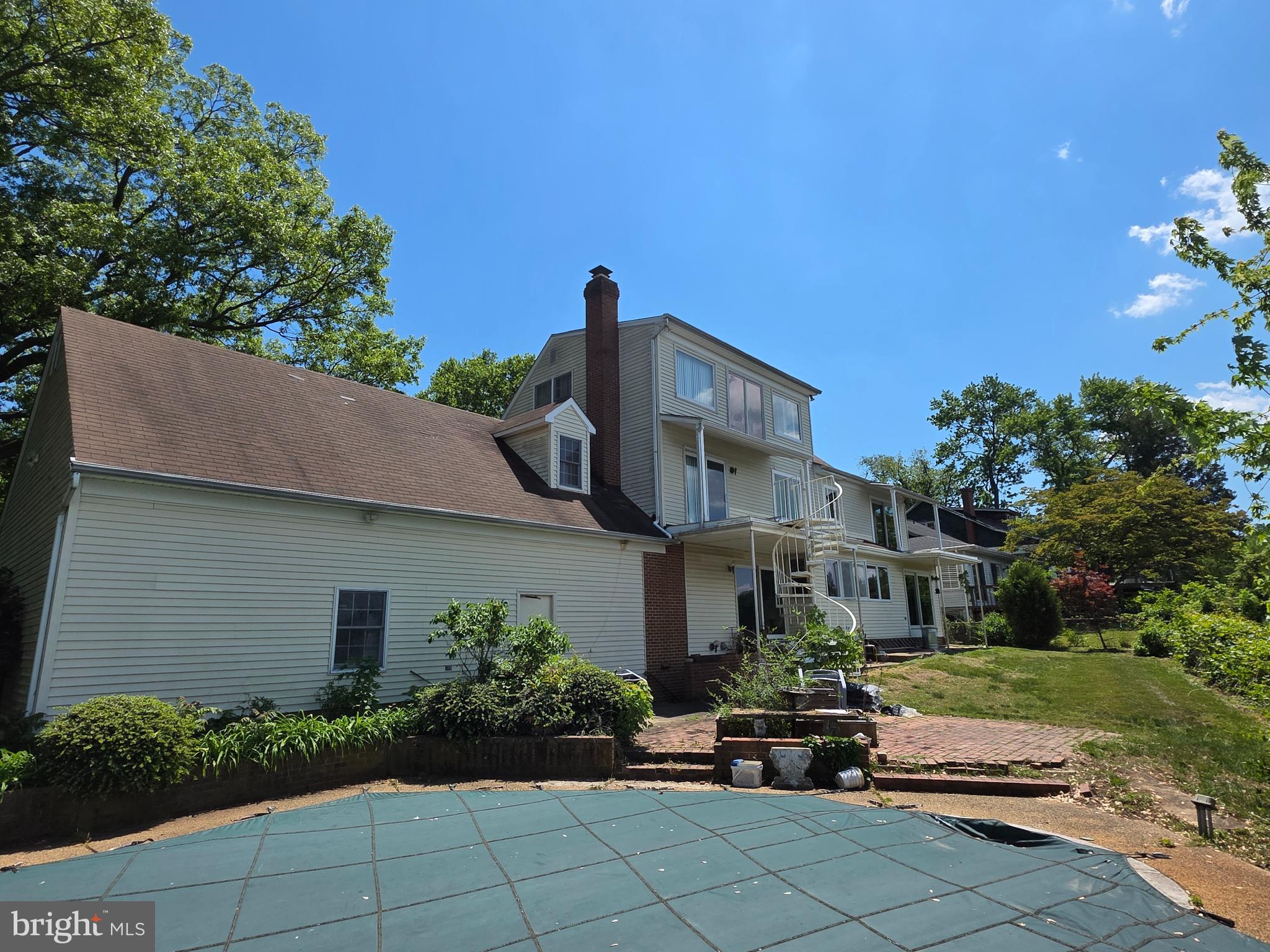 EDGEWATER BEACH - Residential