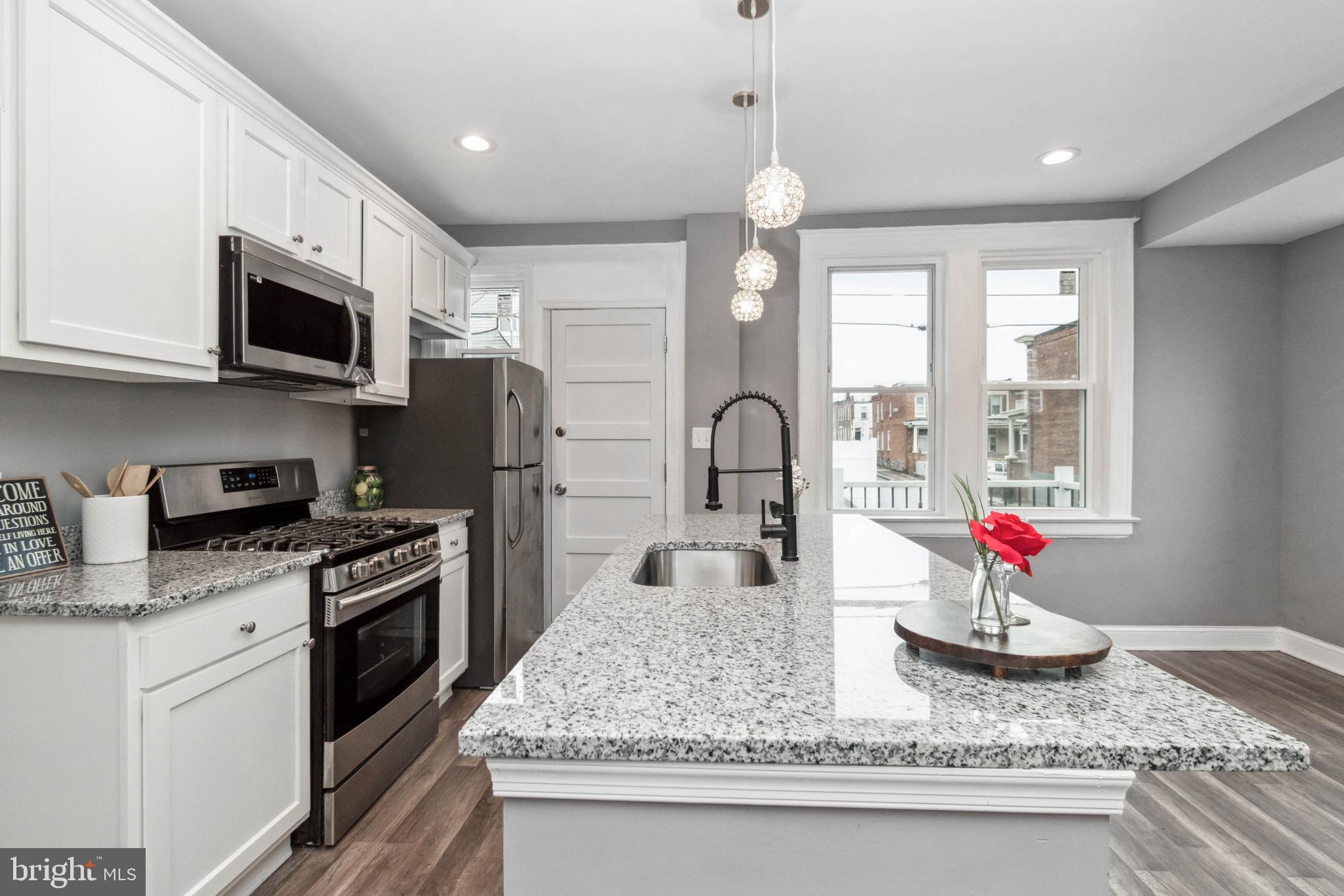 FOUR BY FOUR - Residential