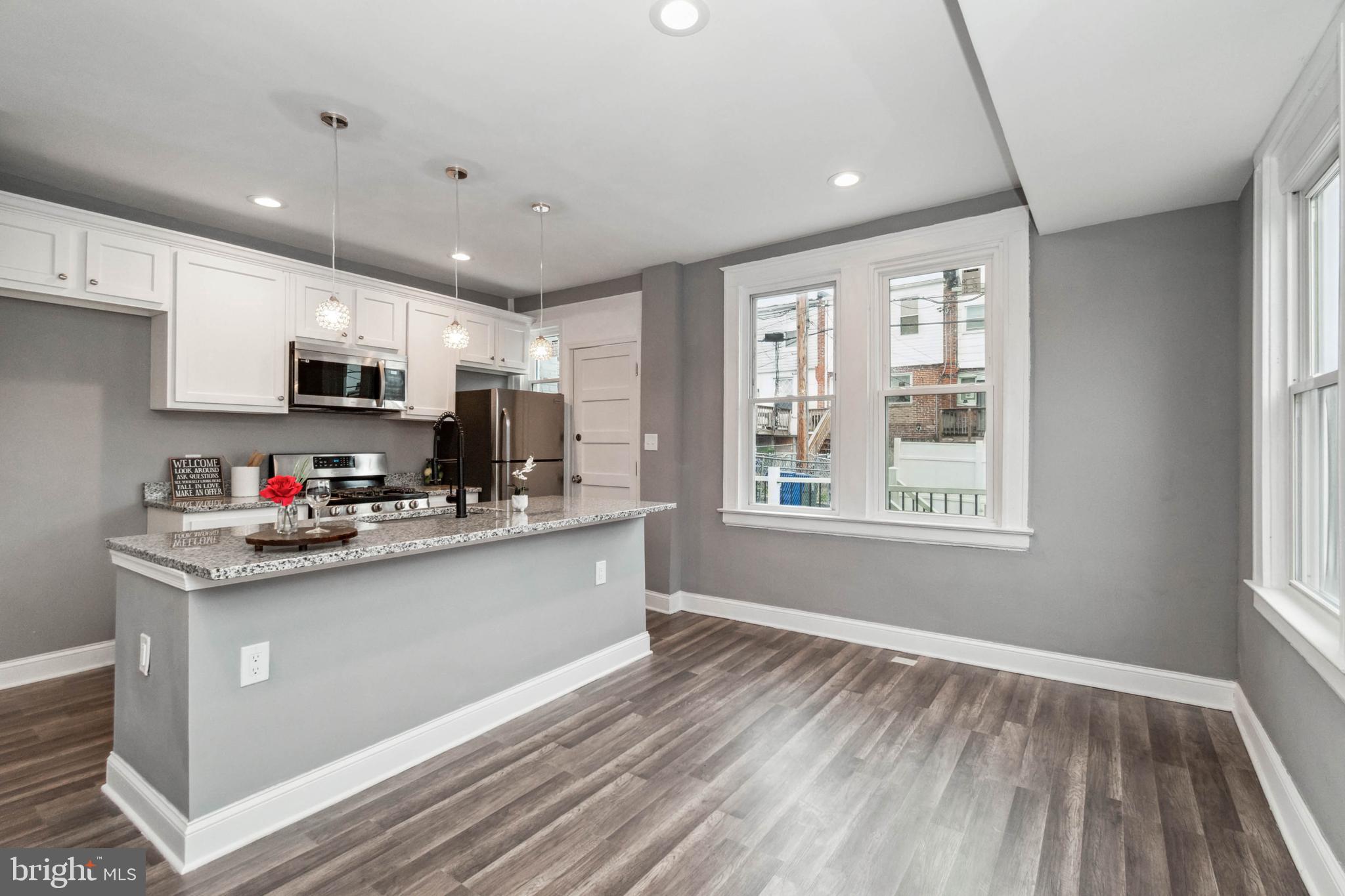 FOUR BY FOUR - Residential