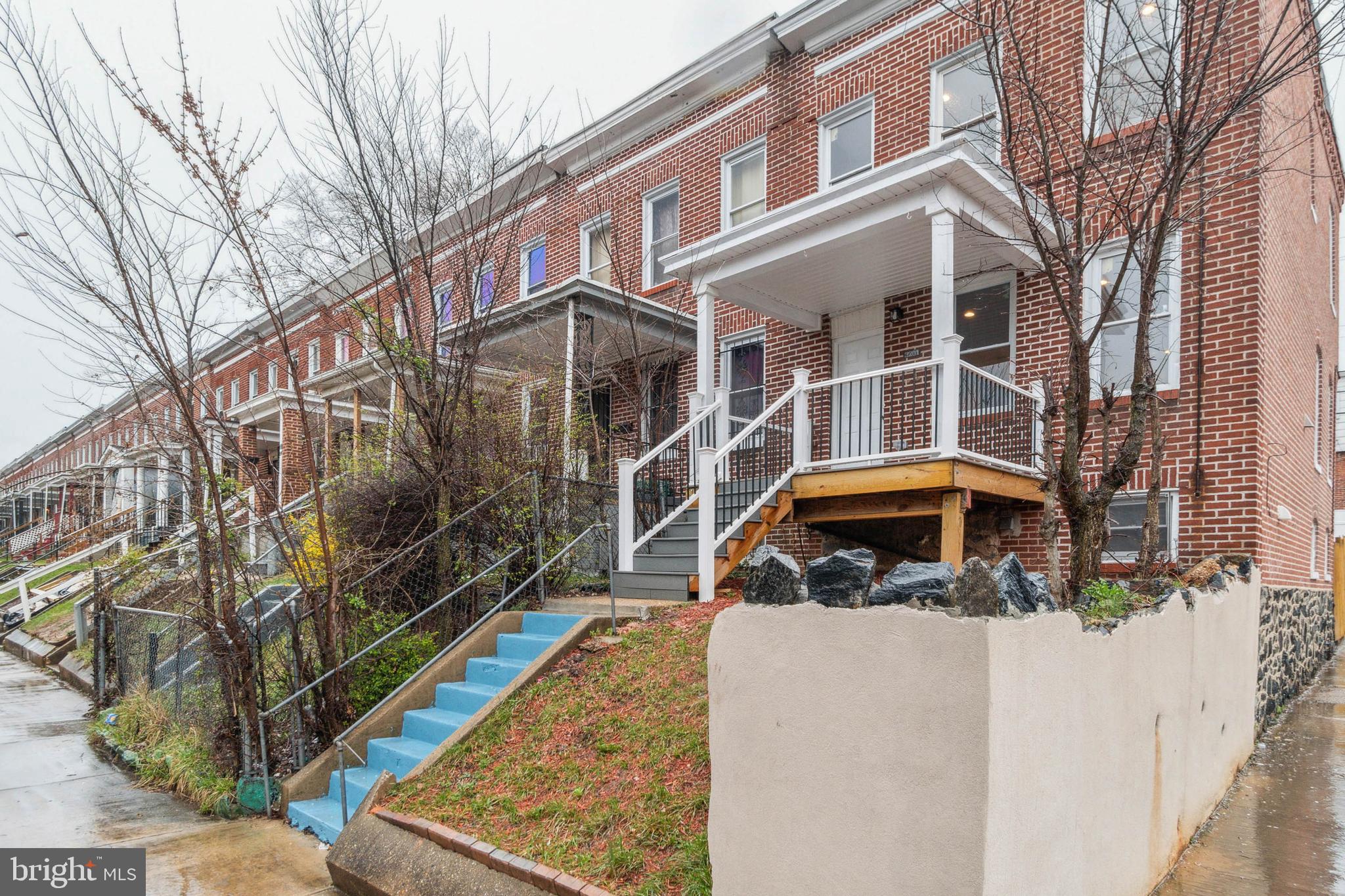 FOUR BY FOUR - Residential