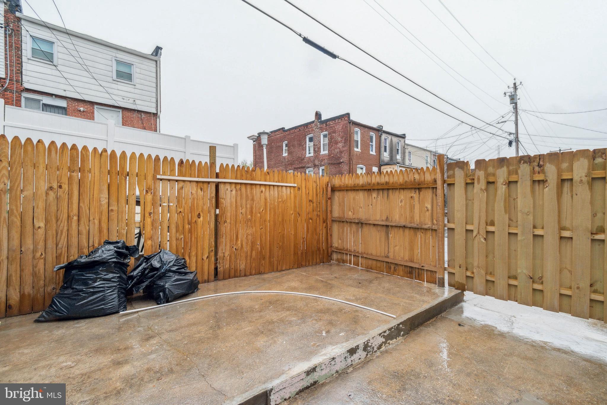 FOUR BY FOUR - Residential