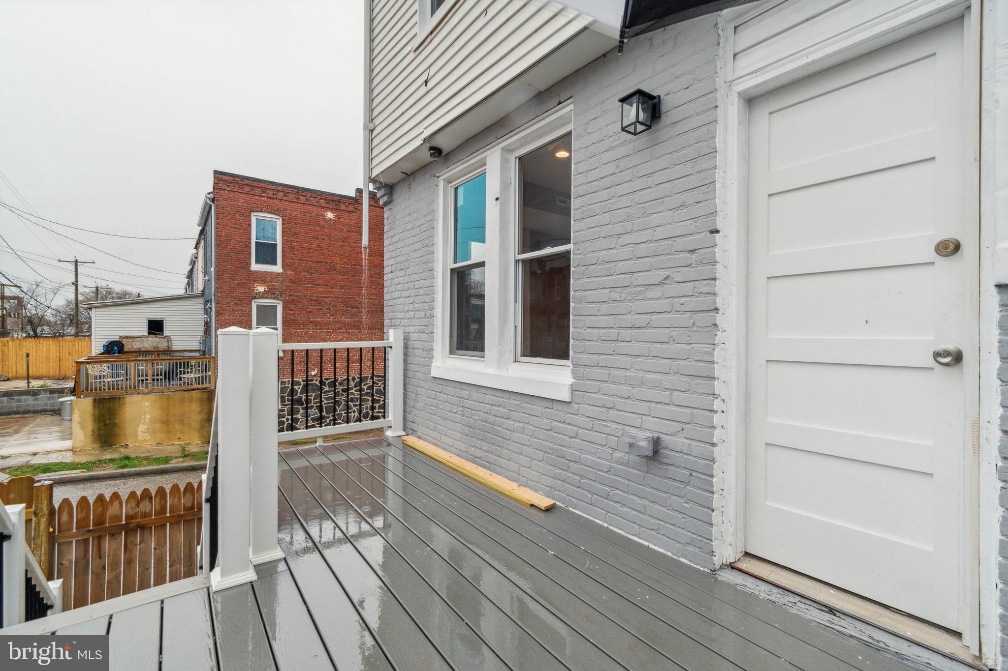 FOUR BY FOUR - Residential