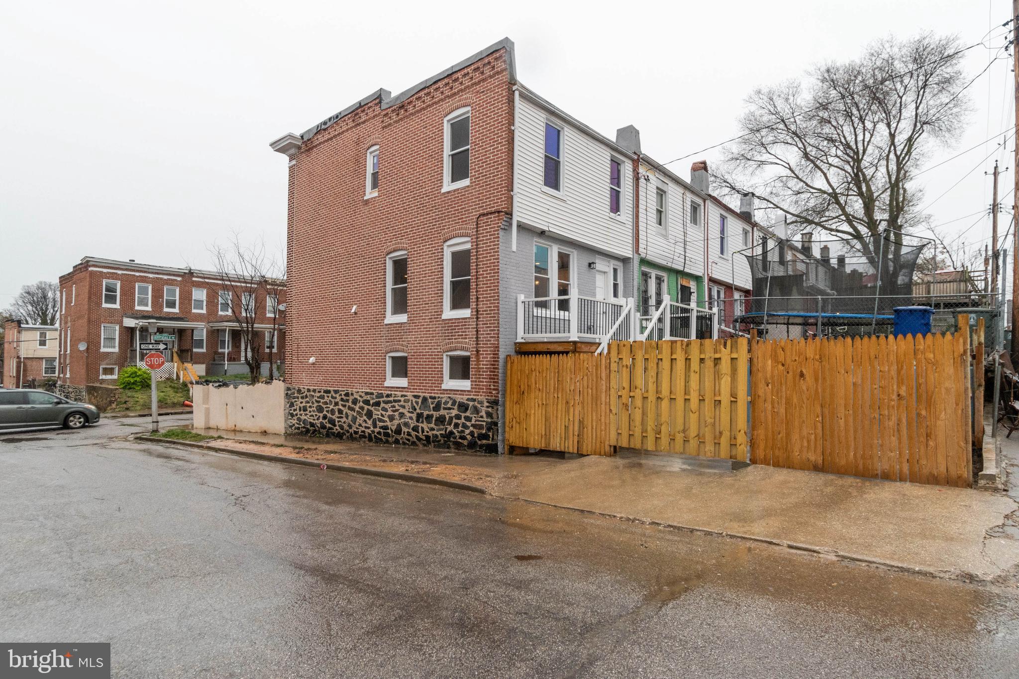 FOUR BY FOUR - Residential